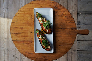 Melanzani, Tomaten-Zwiebel, Feta, Frühlingszwieberl