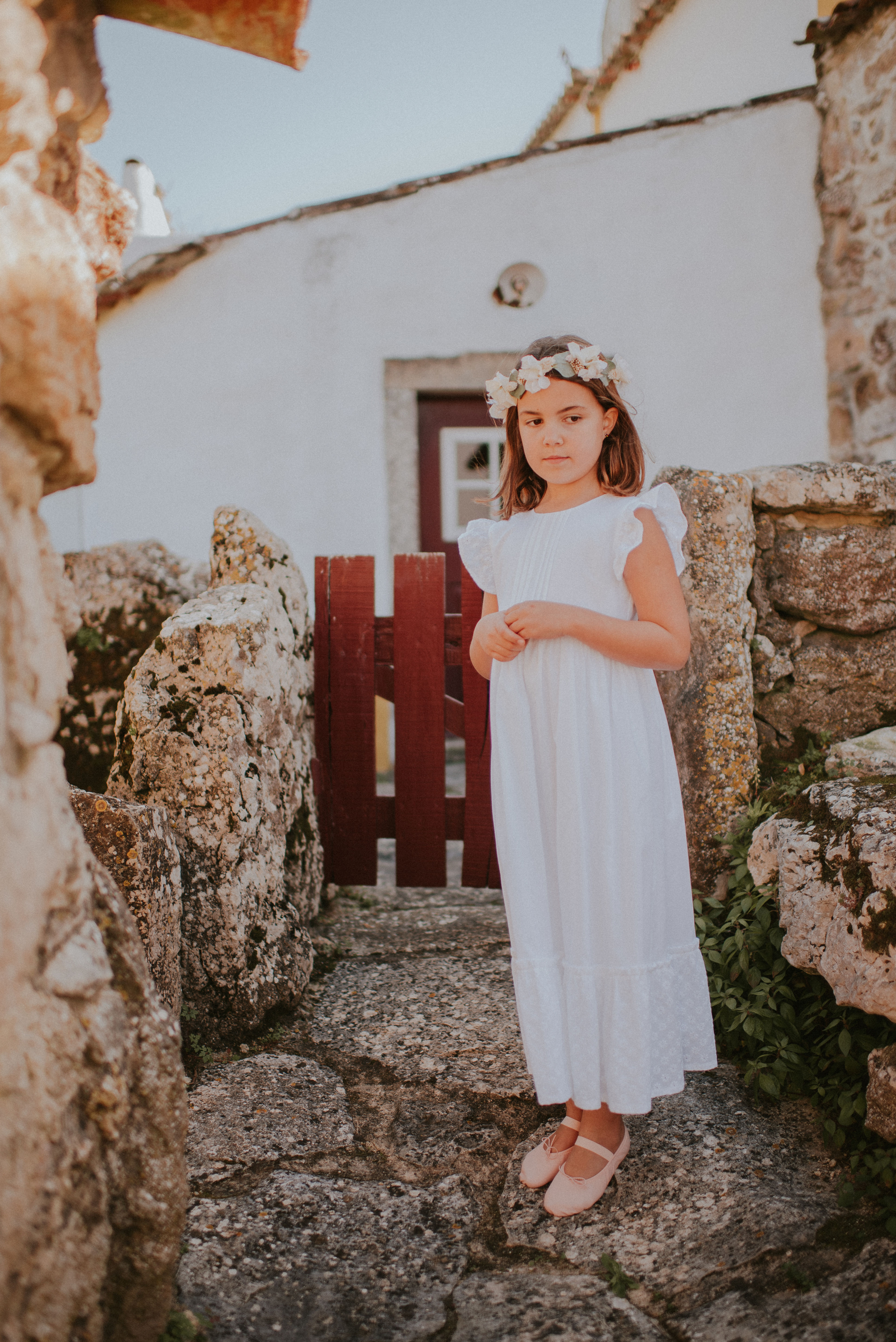 Long white dress with fold and big frill