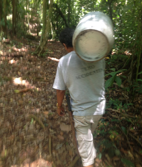 A local machete yielding tico in the jungles of Costa Rica