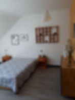 Les Gites du 74R à Senones Vosges, étage 2, chambre jaune