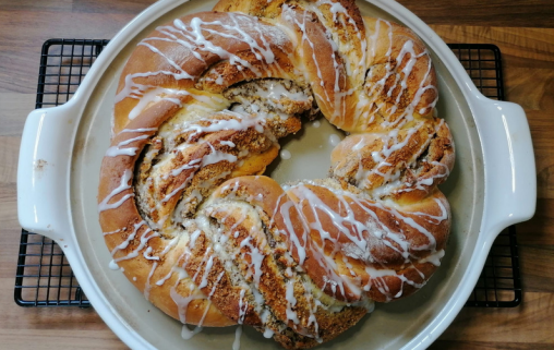 Mandel-Nusskranz Rezept gebacken auf der White Lady dem großen runden Stein von Pampered Chef