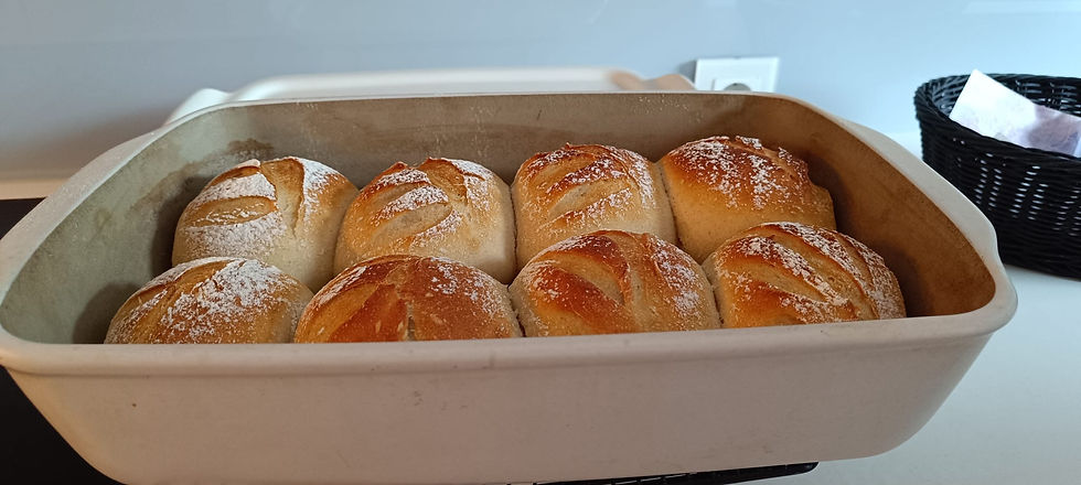 Selbst gebackene Buttermilchbrötchen aus dem Grundset von Pampered Chef. Hier das Rezept für die Buttermilchbrötchen erhalten