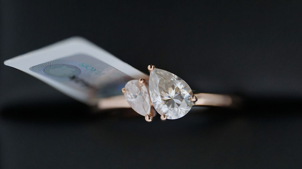 Laulību un saderināšanās gredzeni ar pārdomātu dizainu un ilgmūžību – 2026. gada rotu tendences juveliera Arvja Kotina skatījumā