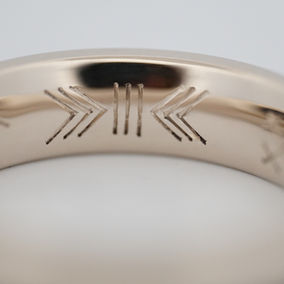 Gravējums laulību gredzenā - latvju zīmes, senlatviešu zīmes, lv zīme