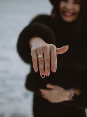 Kā noteikt saderināšanās gredzena izmēru? Praktiski padomi vīriešiem.