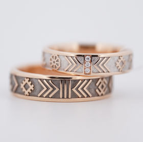 Latvju zīmju gravējums laulību gredzenos. Juvelieris Rīgā Arvis Kotins