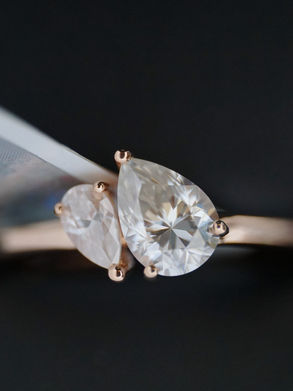 Laulību un saderināšanās gredzenu tendences 2026. gadā – ko saka nozare un ko redzu darbnīcā