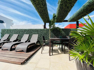 Top 5 Reasons to Invest in a Beach Condo in 2025