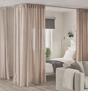 Raylı sistemler ile perdelerinizi kolayca açıp kapatabilirsiniz.