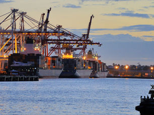 Fremantle vs. Your Doorstep: Weighing the Shipping Options to Western Australia