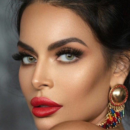 MEET PENTHESILEA: MODEL & FOUNDER OF 'BE GLAMOUROUS'