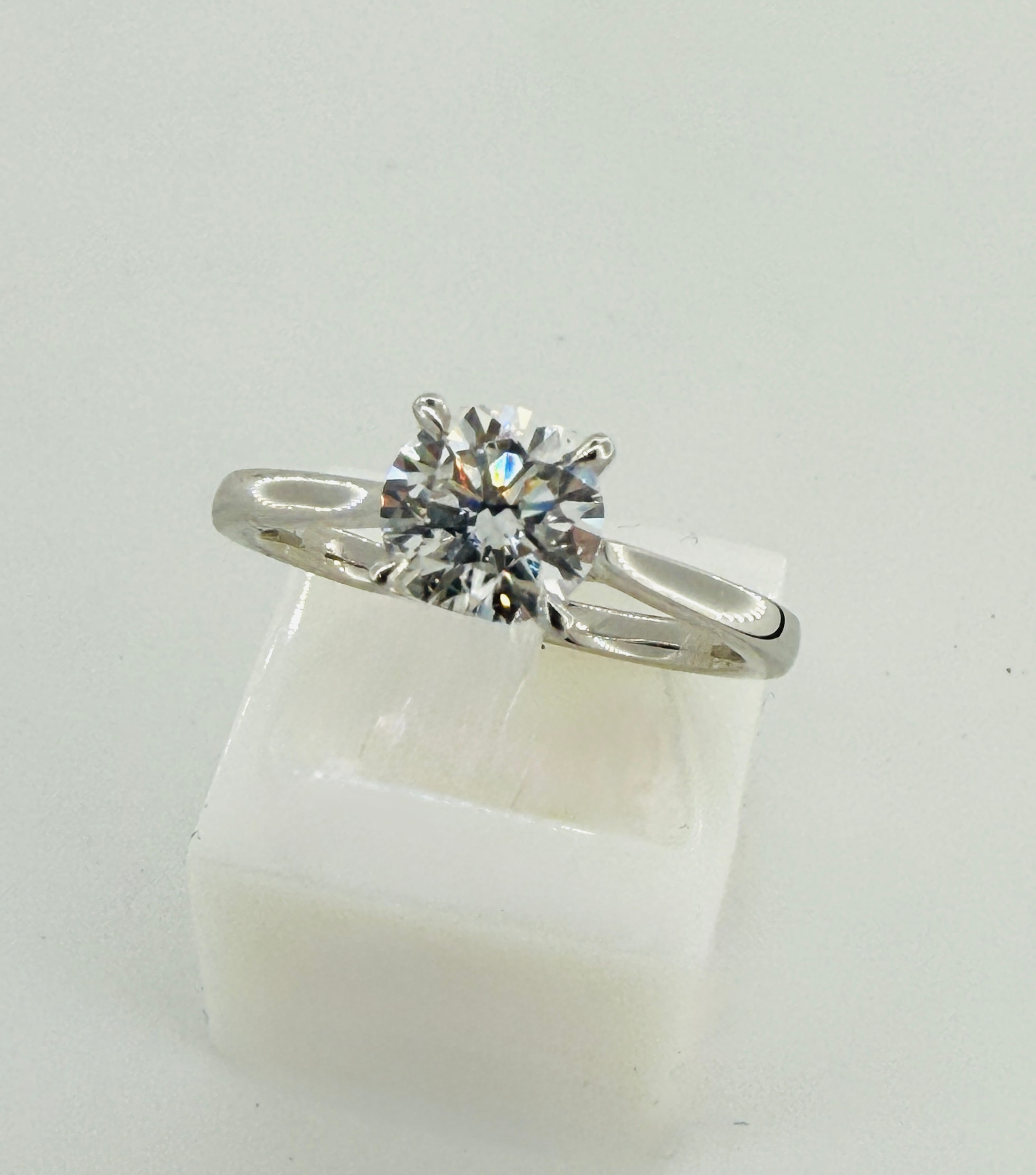Lab grown diamond ring