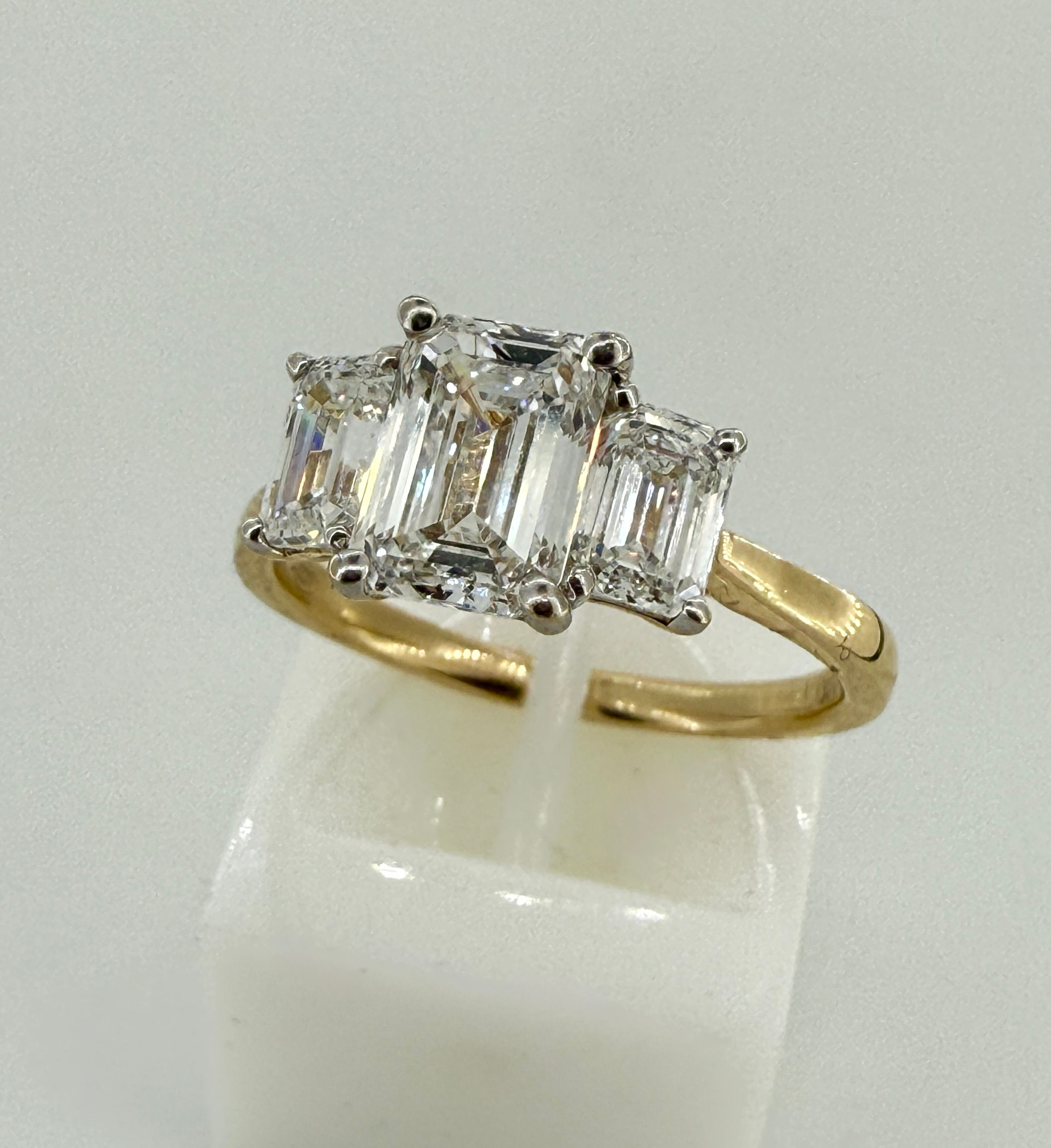Lab grown diamond ring