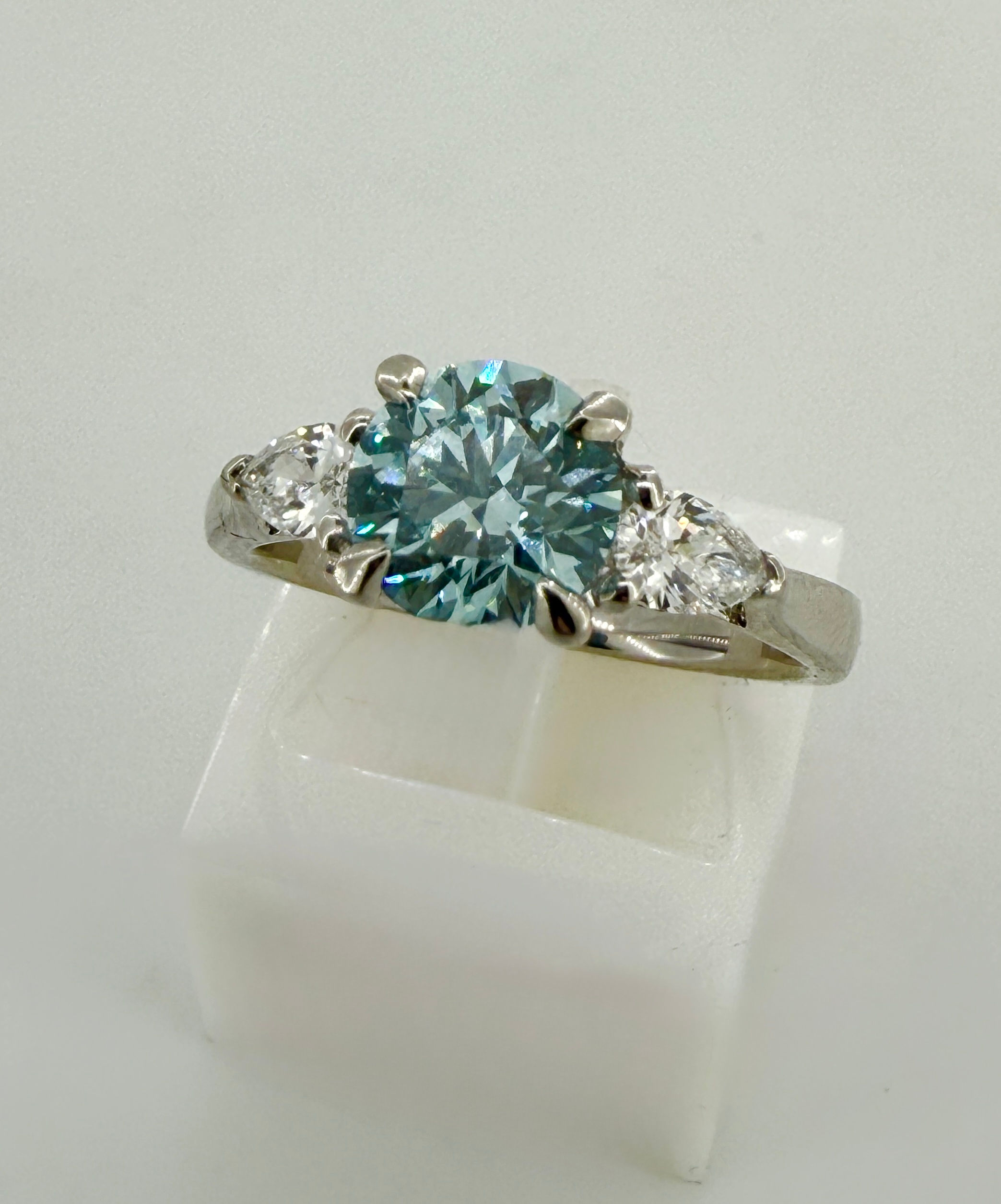 Lab grown diamond ring