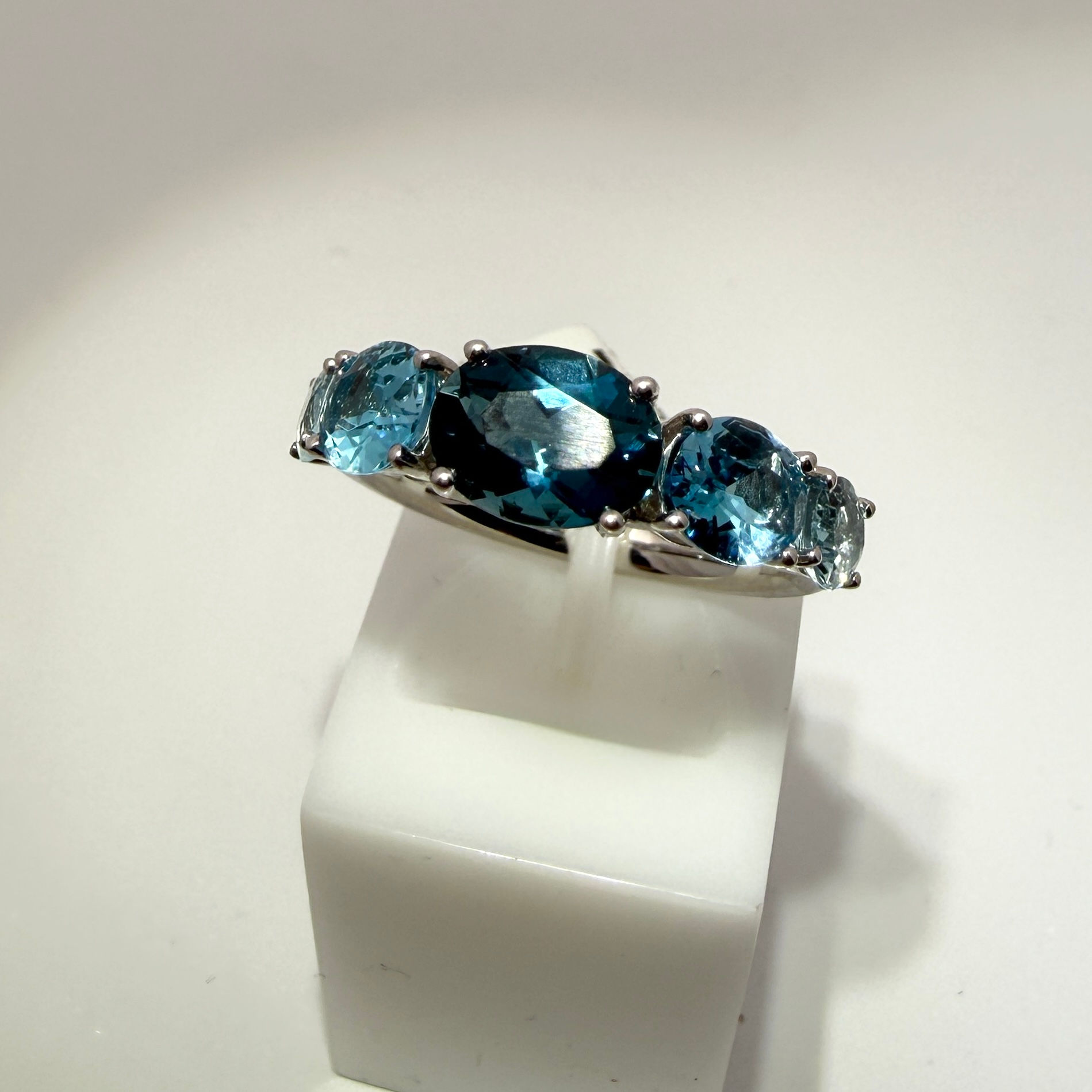 9ct topaz ring