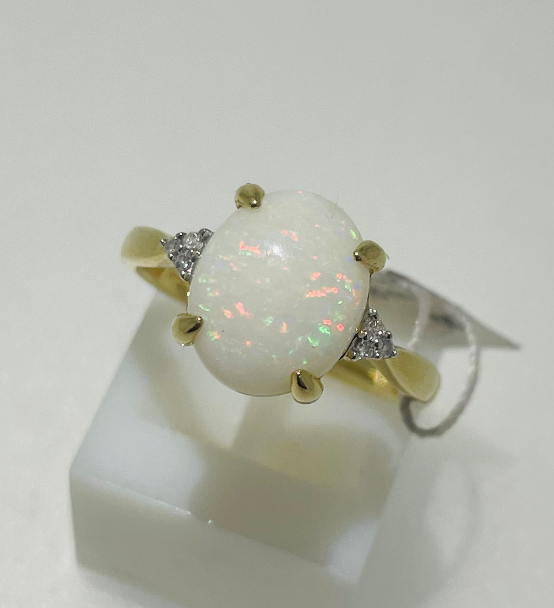 9ct yellow gold opal ring