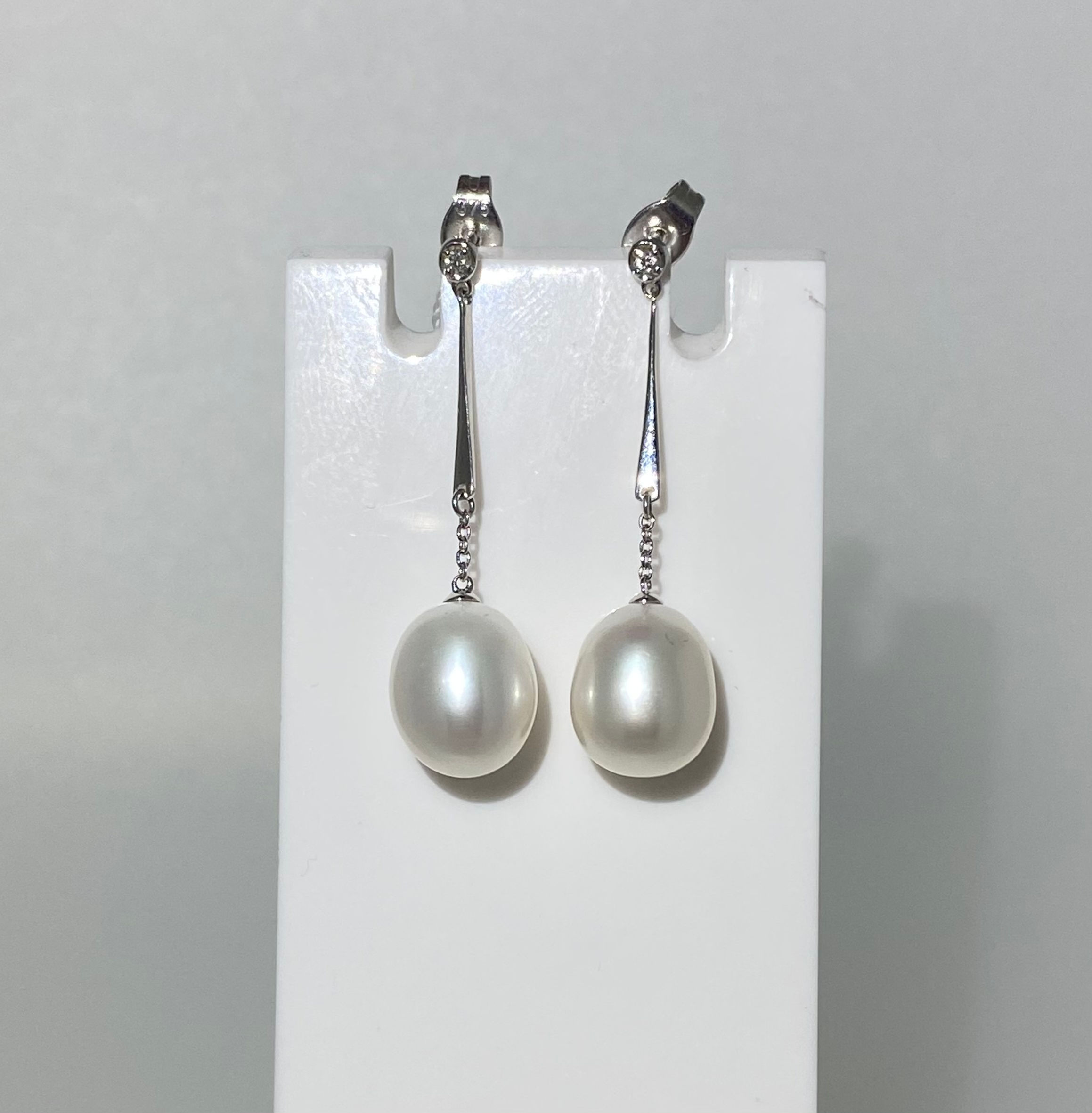 9ct white gold pearl earrings
