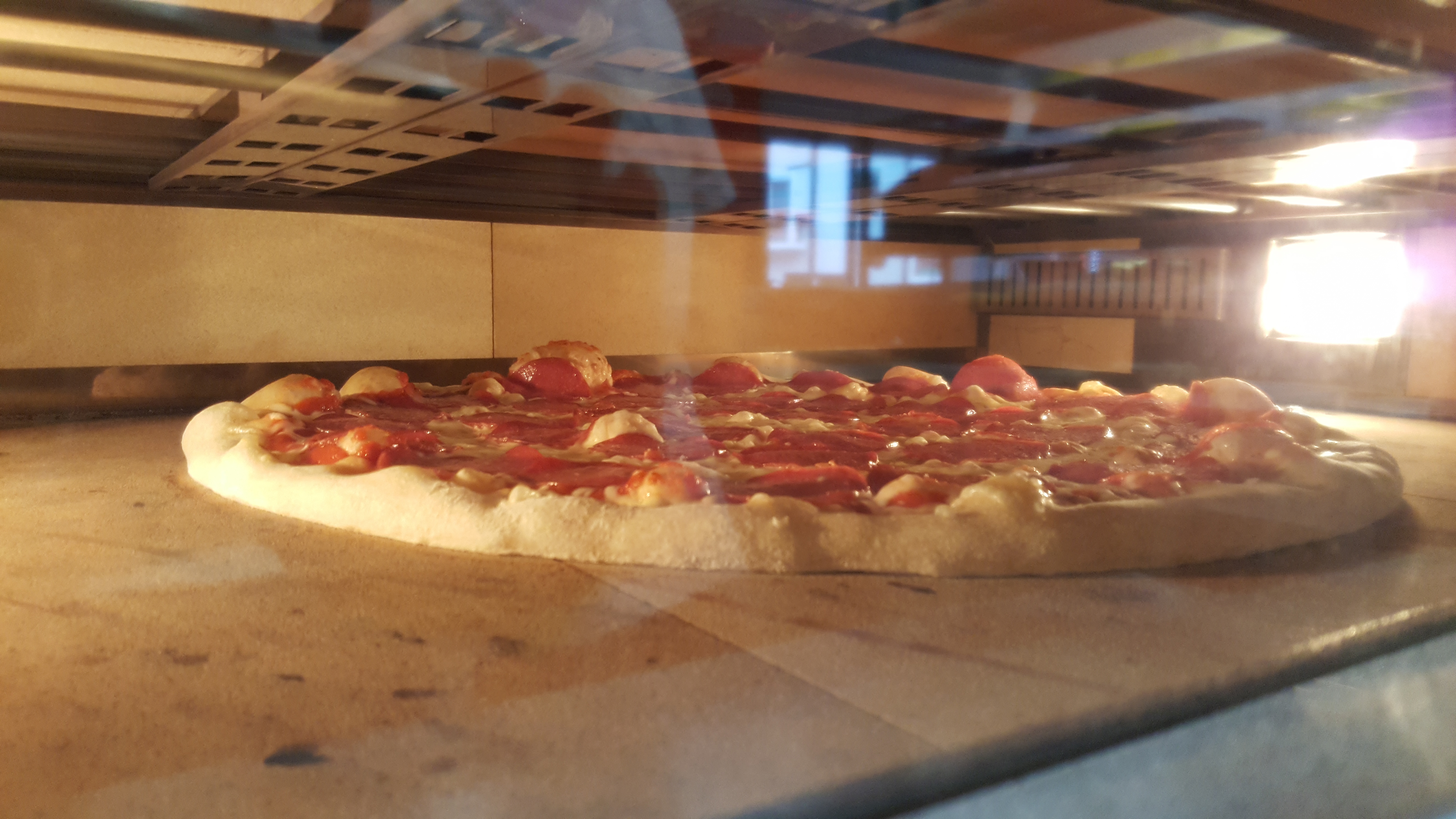 Pizza beim Entstehen