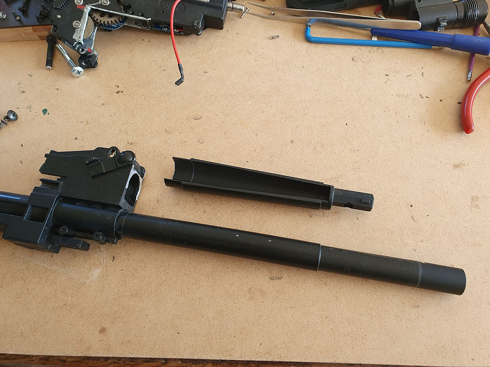 découpe du faux tube d'emprunt des gaz