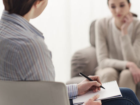 Será a experiência (mesmo) mãe da sabedoria? Uma reflexão acerca da eficácia dos jovens terapeutas