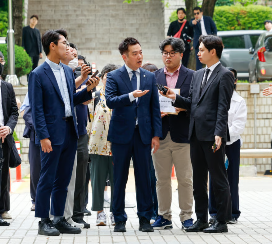 유튜버 김세의(사진)가 배우 김수현의 명예를 훼손한 혐의 등으로 구속되었다.