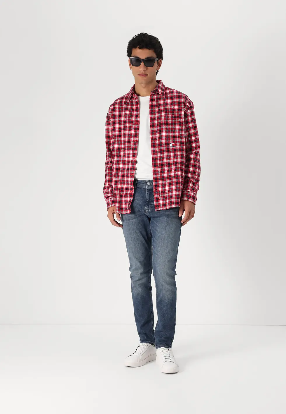 Küçük resim: Tommy Jeans BADGE SHIRT - Shirt - red SH10232