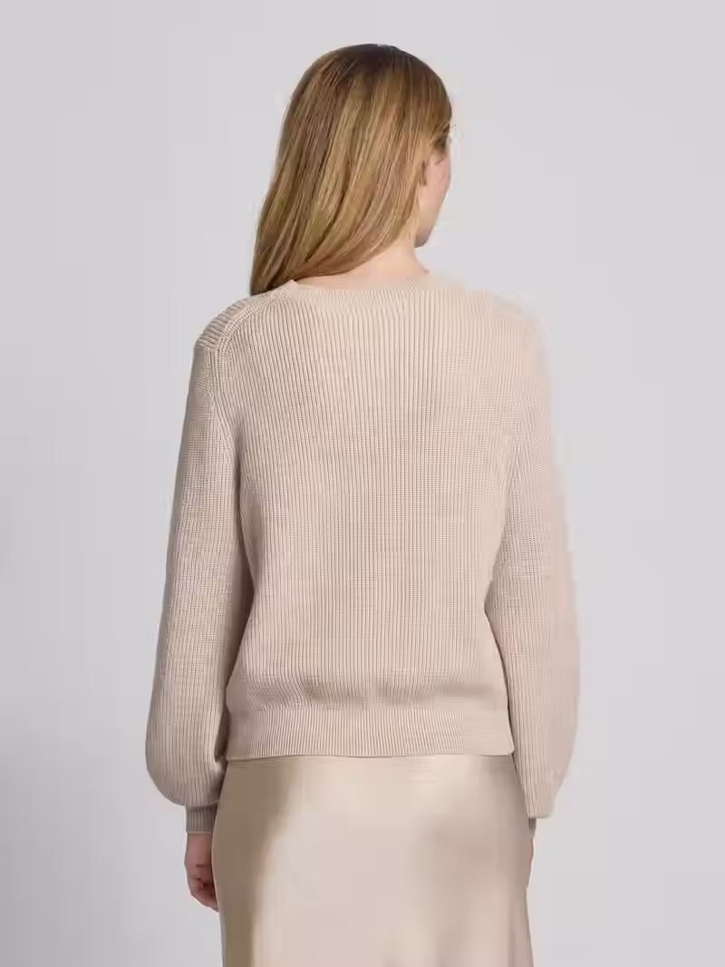 Küçük resim: Christian Berg Woman Oversized knit sweater in a viscose blend SW20149