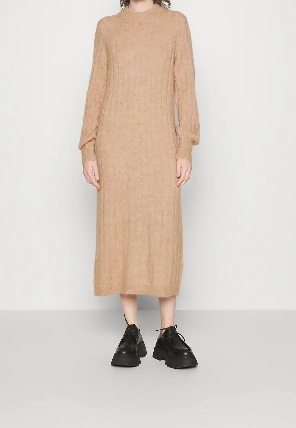 الصورة المصغرة: Selected Femme Pre-owned Jumper dress - camel D20037