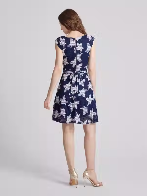 Miniatura: DRESS Apricot Knee-length dress with a tan effect D20044