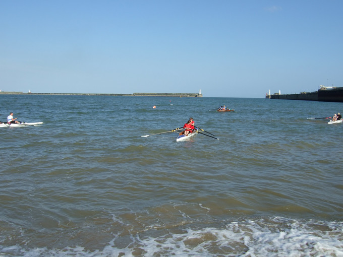 Carina and Paula rowing to the start of the Women's 2x