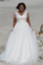 Wig plus size menyasszonyi ruha szemből