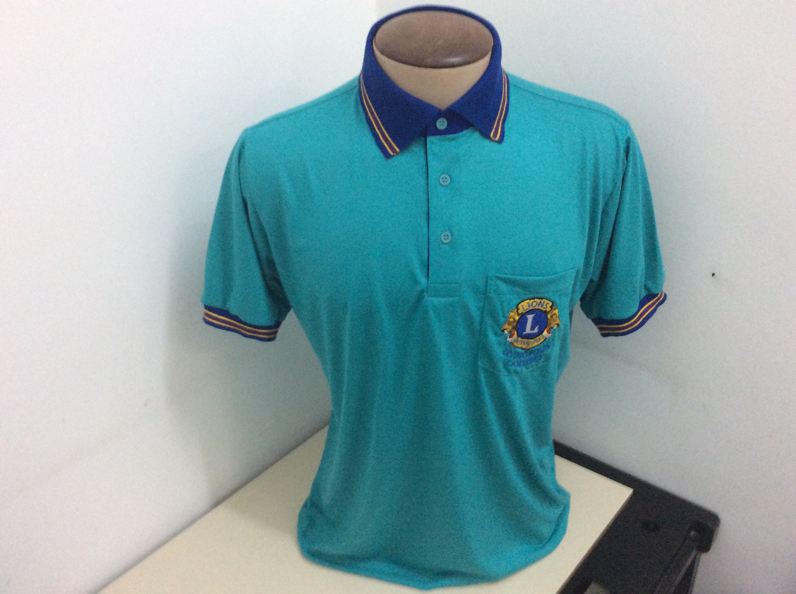 Camisa gola polo PV com det gola.