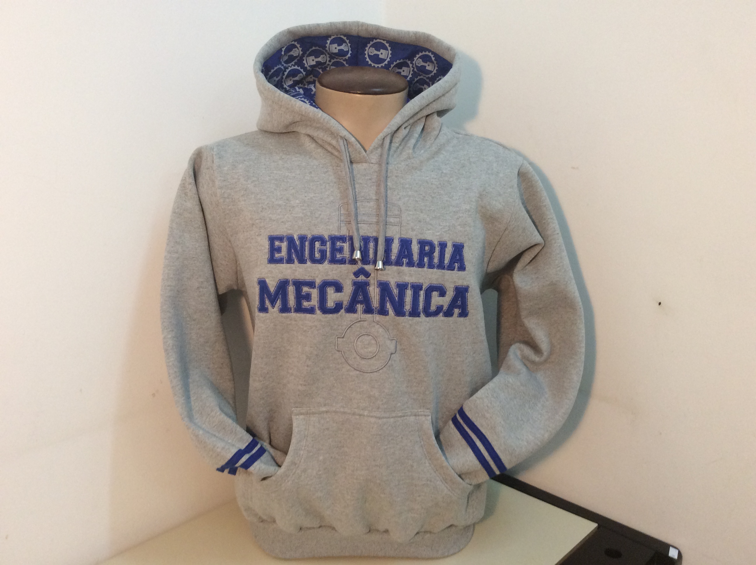 MOLETOM FECHADO COM CAPUZ SILKADO