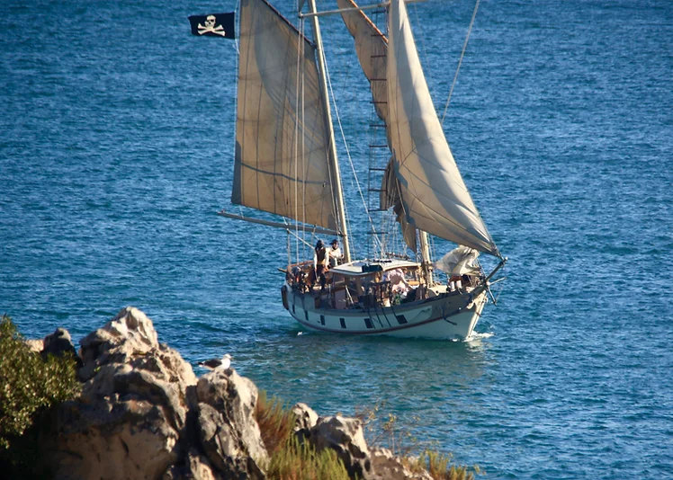 pirate ship sailing