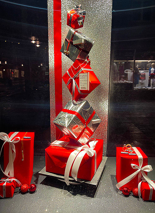 Julen 2025 - snurrande skyltning med Kalling-smycken