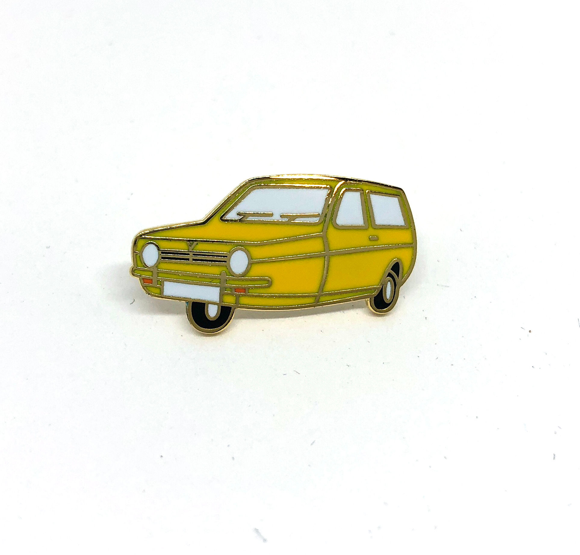RELIANT ROBIN CAR BADGE