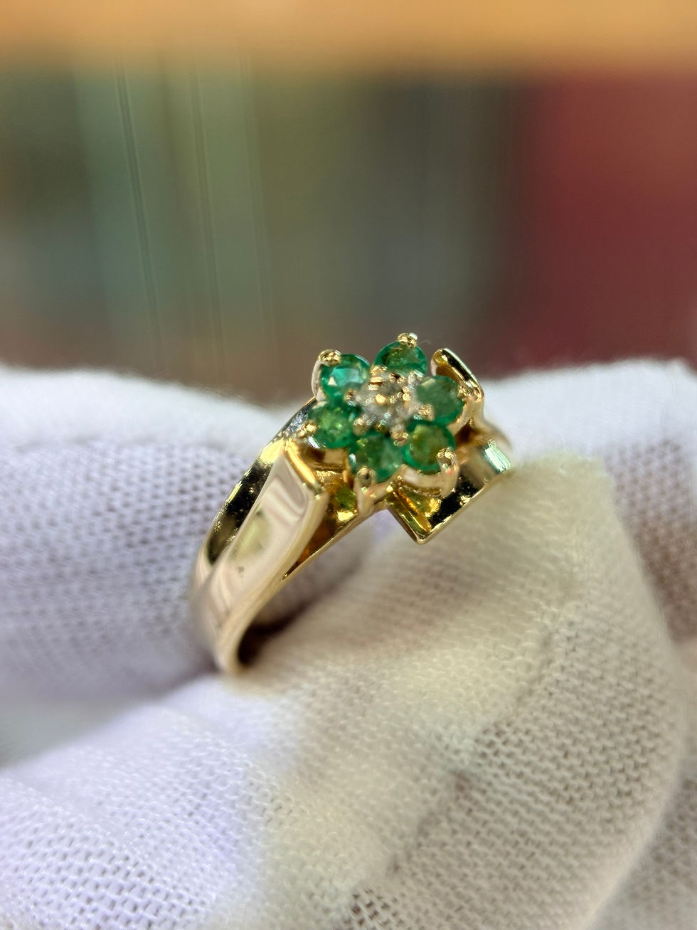 Thumbnail: Gold ring with a flower-shaped emerald and diamond cluster