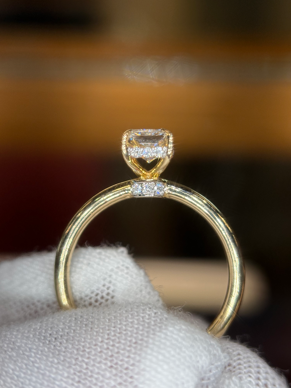 Thumbnail: Profile of a 1.5ct princess cut diamond ring - Item 583