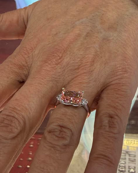 Thumbnail: 3.96CTTW Fancy Vivid Pink Lab-Grown Diamond Ring | 3.76CT VS2 Radiant Cut | 10K