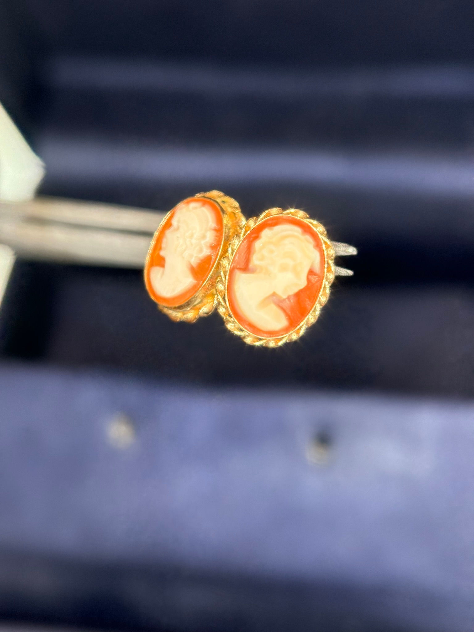 Vintage-Style Shell Cameo Earrings | 14K Yellow Gold | Classic Profile Carving