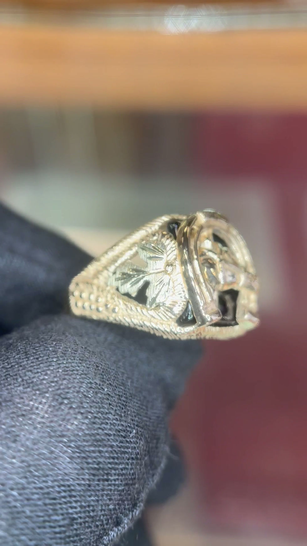 Thumbnail: Black Hills Gold Horse & Horseshoe Ring | Black Onyx | 10K Gold | Size 11