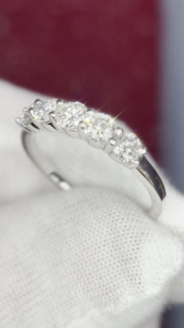 Thumbnail: Elegant 1cttw Round Lab-Grown Diamond Band – 14k White Gold