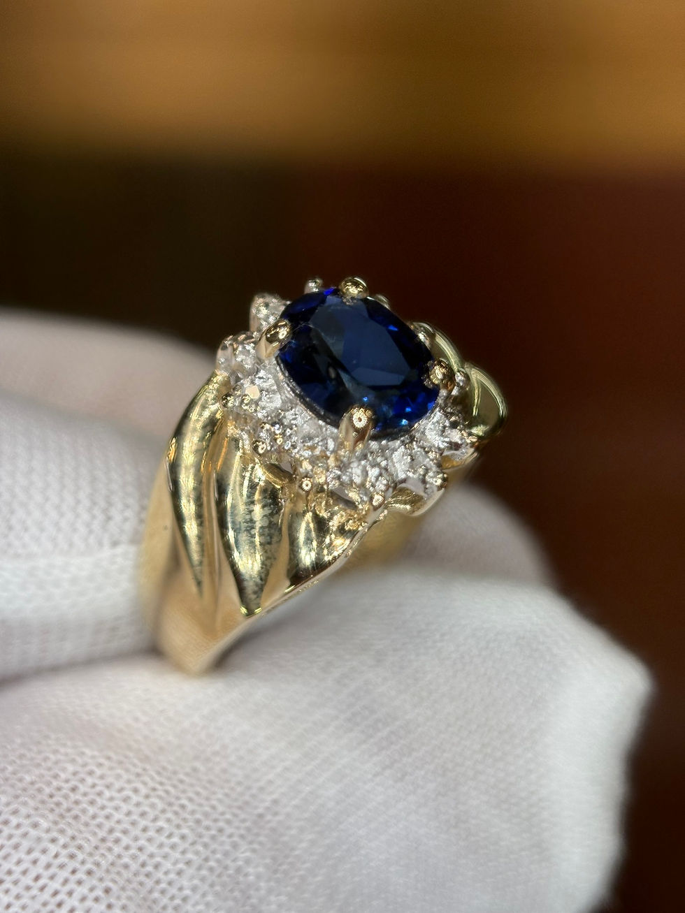Thumbnail: Gold ring with oval blue sapphire and diamond halo