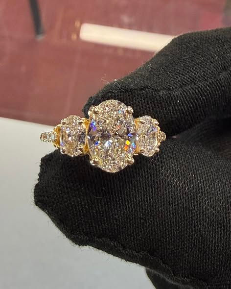 Thumbnail: 3.50CTTW Oval Lab Grown Diamond Three-Stone Ring | 14K Gold | VS E-F Diamond