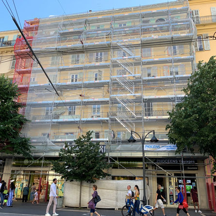 Un accès facilité grâce aux escaliers !