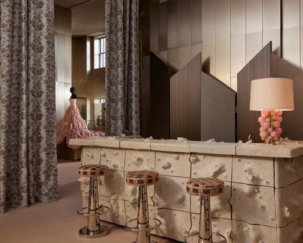 Karte Blanche & Co Mums the Word Spring issue 2025 May travel postcard