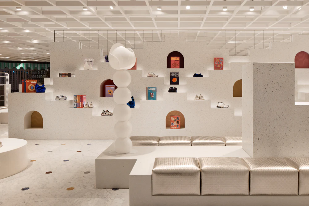 Karte Blanche & Co Mums the Word Spring issue 2025 May travel postcard