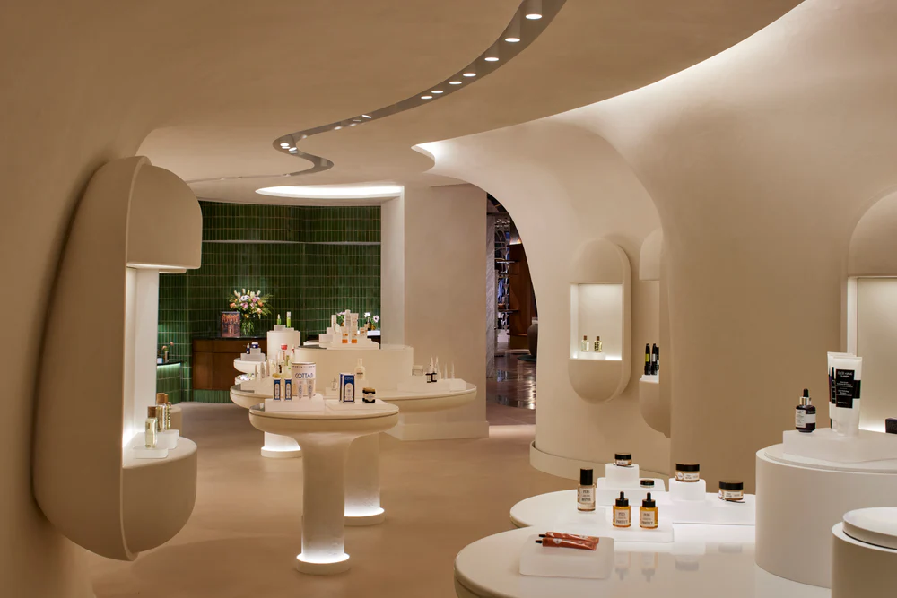 Karte Blanche & Co Mums the Word Spring issue 2025 May travel postcard