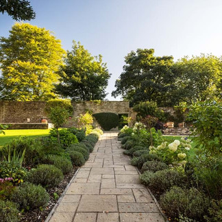 Karte Blanche & Co Mums the Word Spring issue 2025 May travel postcard