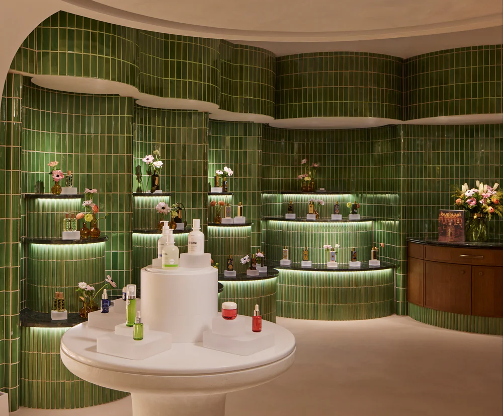 Karte Blanche & Co Mums the Word Spring issue 2025 May travel postcard